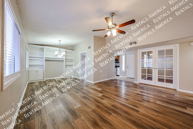 2507 W Greenway Rd