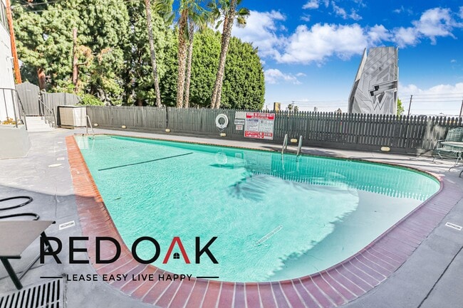 8770 Shoreham Dr Unidad 4