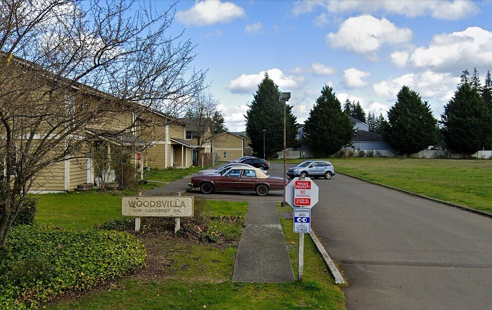 Photo - 1015 Oakhurst Dr