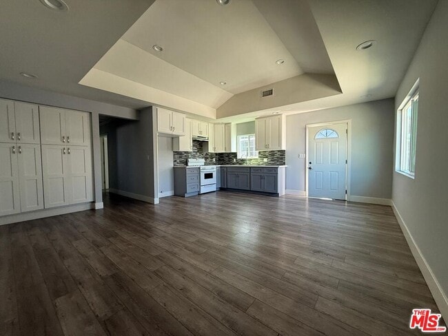 Photo - 8168 Whitsett Ave