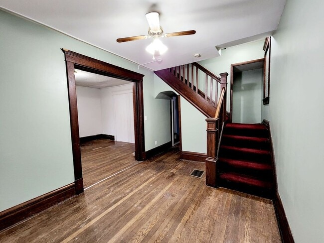 Photo - 5 Bedroom/ 2 Bathroom House - Downtown Available - 06/04/2026