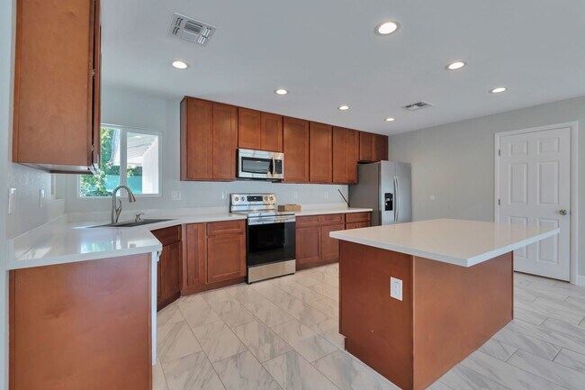 Photo - Exceptional 6-Bedroom Home with Pool Near ASU Campus