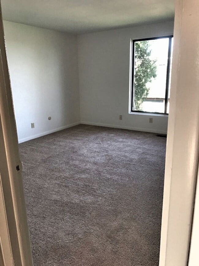 Hampton Estates Townhomes For Rent in Liverpool, NY