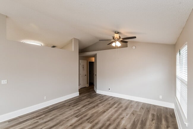 Photo - 1633 Sugarpine Drive