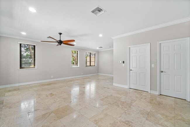 Photo - 625 Via Villagio