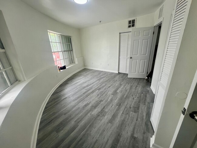 Dormitorio principal - 1630 NW 35th St Unidad 1