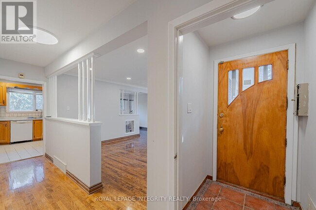 Photo - 1746 Gage Crescent