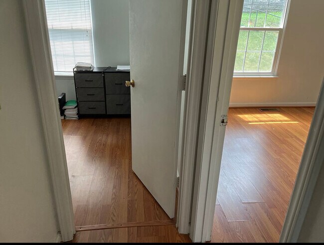 Photo - 411 Laurence Ln