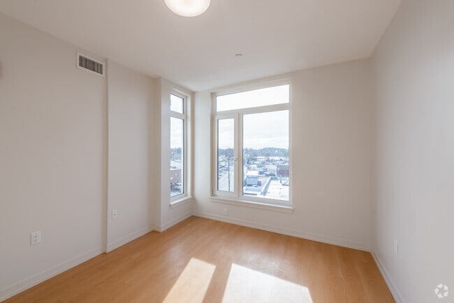 2BR, 2BA - 1,085 SQ FT