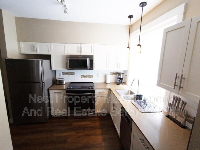 Building Photo - 110-110 Baxter Ave