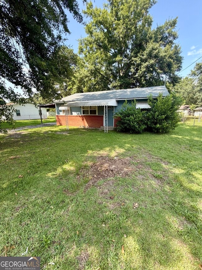 Photo - 208 Crescent Dr