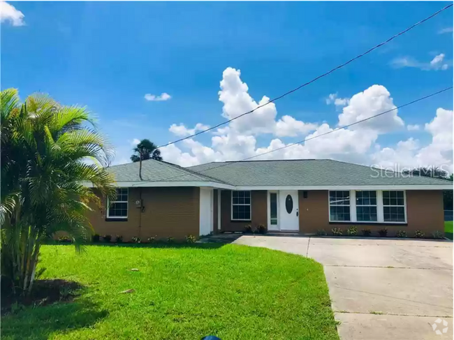 Building Photo - $1,825 ** AVAIL 6/7/25 ** 3 Bed / 2 Bath S... Rental