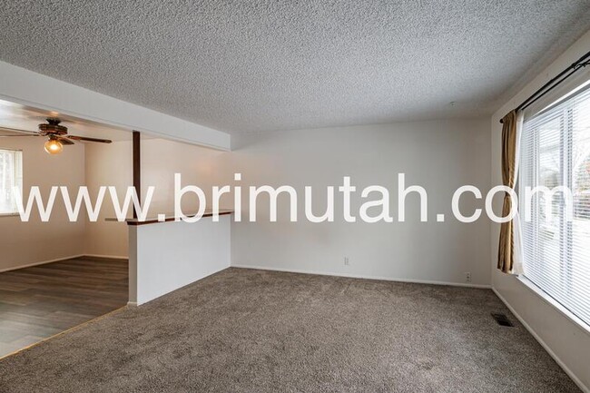 Photo - 656 E 5640 S