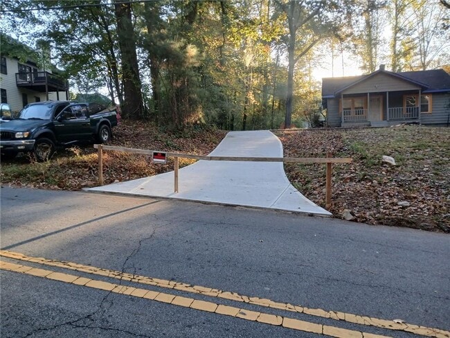 Photo - 180 Harlan Rd SW