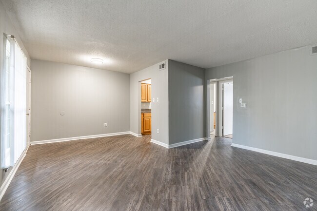1BR, 1BA - 650SF