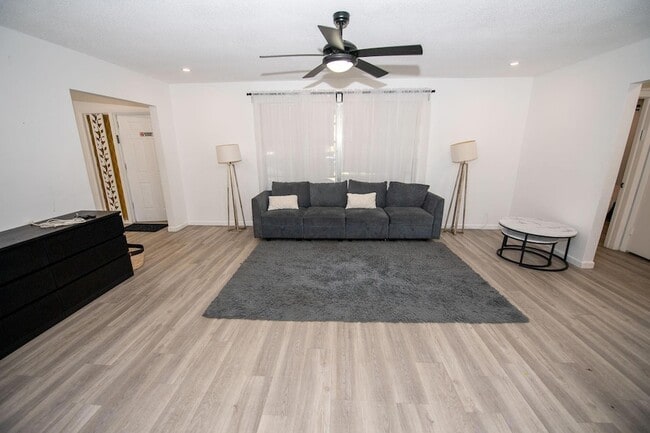 Photo - 5320 Taylor St