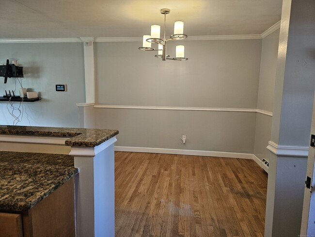 Photo - 222 Crest St