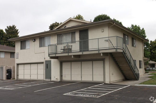 Photo - Breezewood Apartments