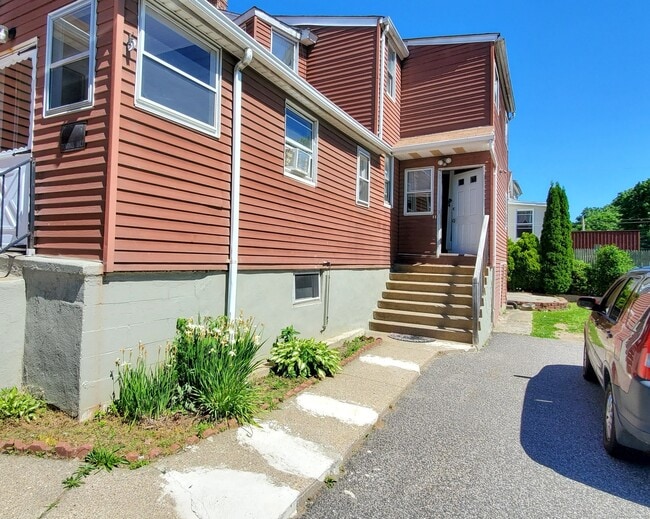 Building Photo - 266 Falls Ave Unit 1E