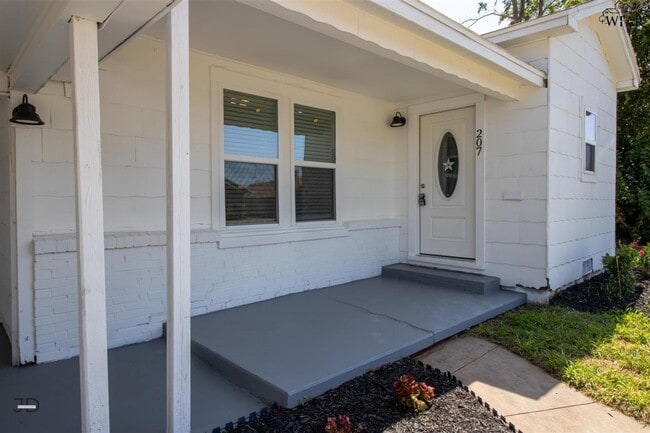 Photo - 207 E Ida Ave