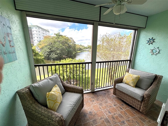 Building Photo - 2236 N Cypress Bend Dr Unit 304