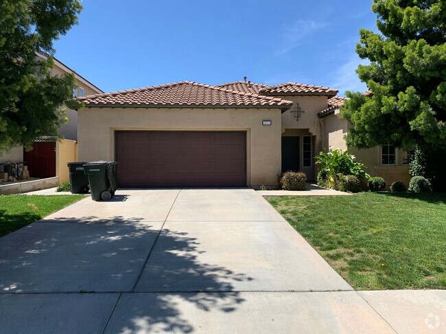 Building Photo - Spacious 3 Bed / 2 Bath Home in the Desira...