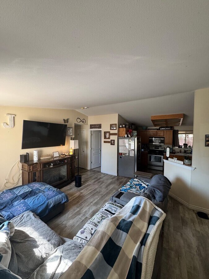 Photo - 328 Wildrose Dr