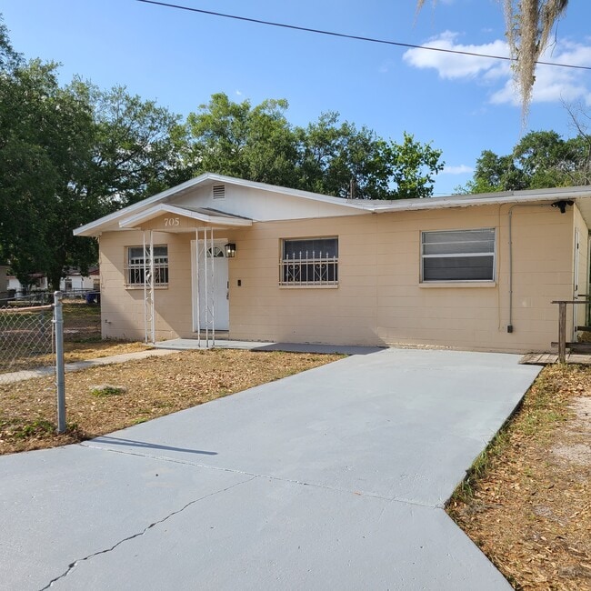 Photo - 705 W 2nd St House
