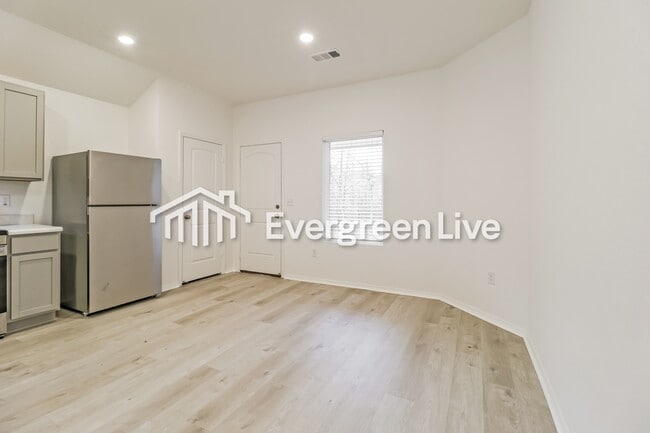 Photo - 167 Meadow Dr