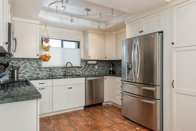 Photo - 4864 Sawyer Ave