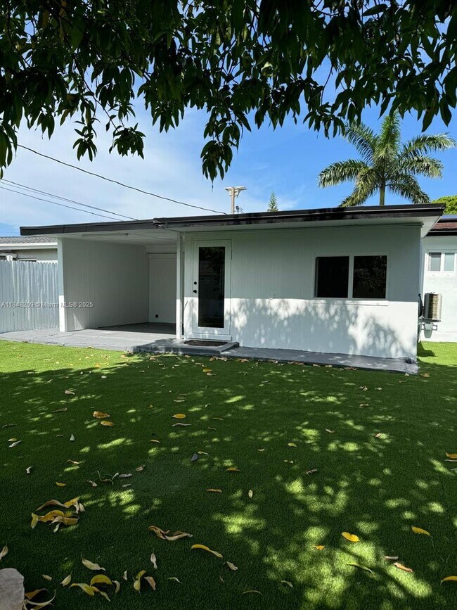 Building Photo - 4 bedroom in Dania Beach FL 33314 Rental