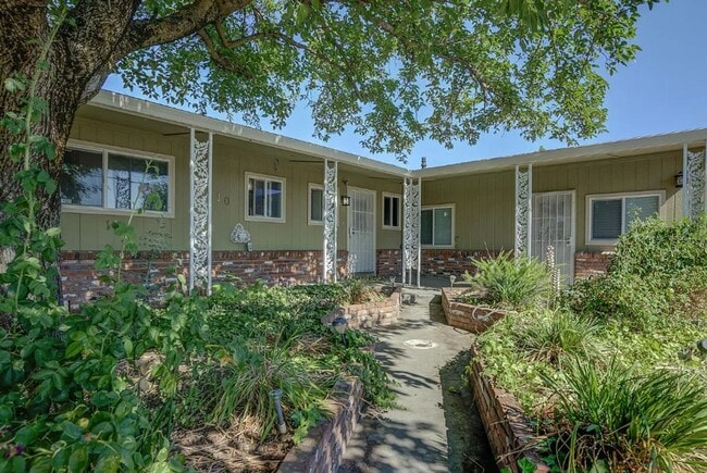 Photo - Available for Move In 3 Bed, 2.5 Bath Home...