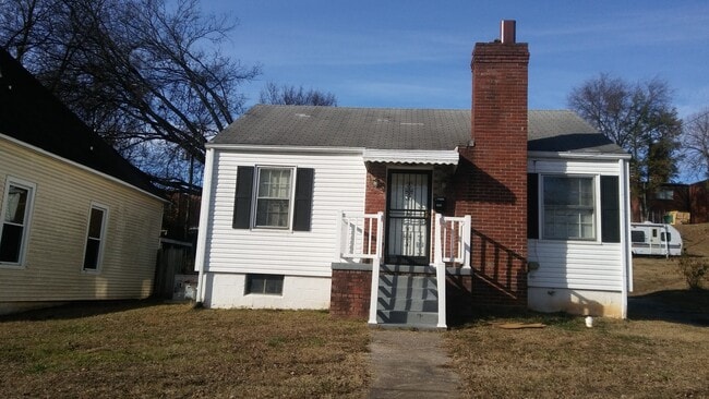 Building Photo - Charming 2 Bedroom Rental with Fresh Updates