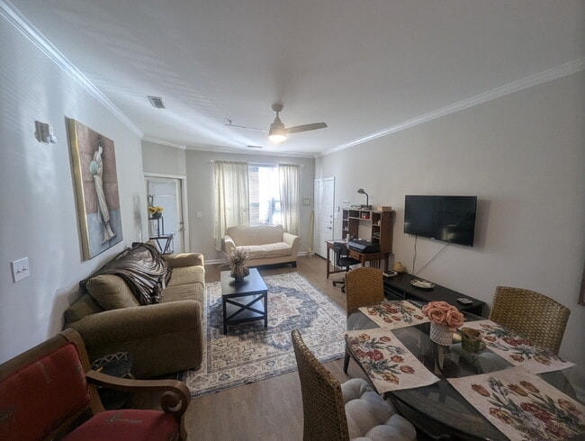 Building Photo - 400 Bucksley Ln Unit 104