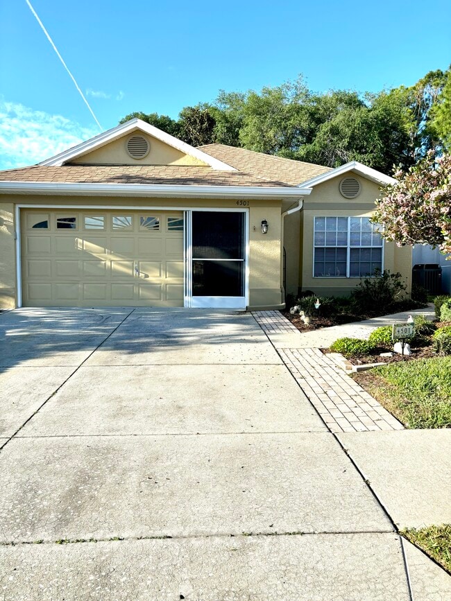 Building Photo - 4501 Golf Club Ln Rental