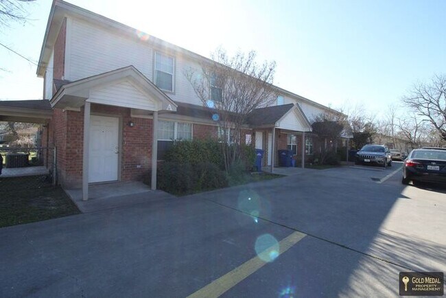 Photo - Now Leasing – 401 W Ave E, Unit B