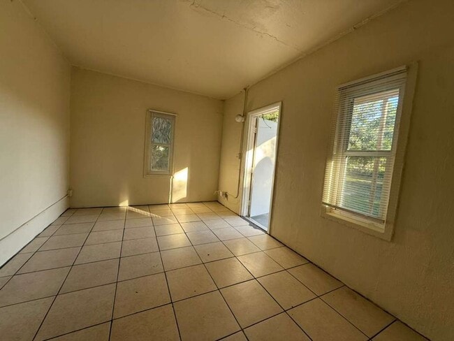 Photo - Nice 1-1 duplex