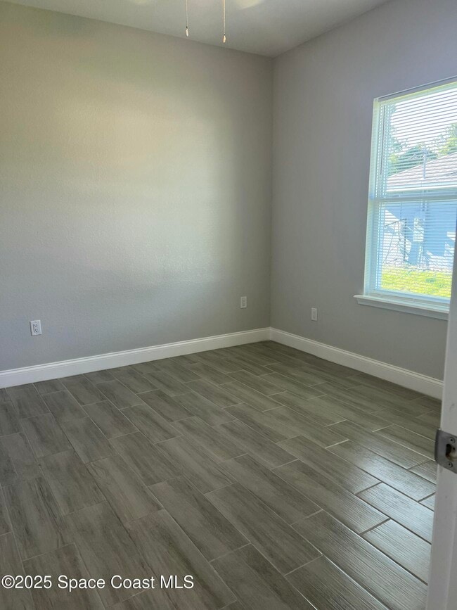 Photo - 571 San Filippo Dr SE