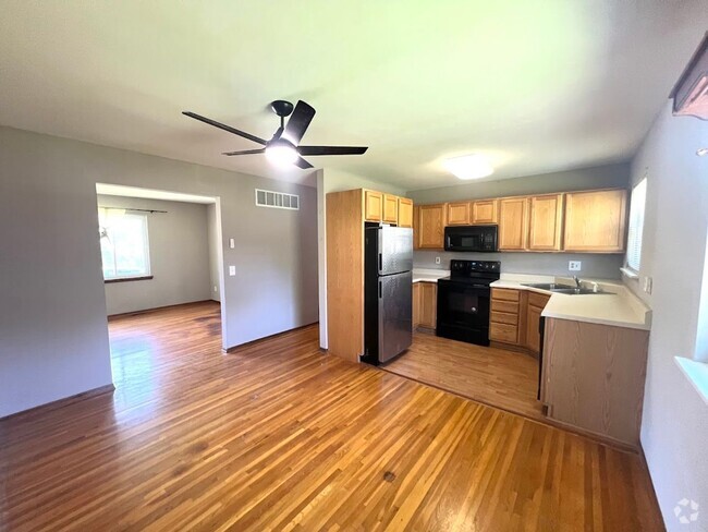 Building Photo - Move In Ready - 3 Bedroom 1.5 Bath In St. ... Rental