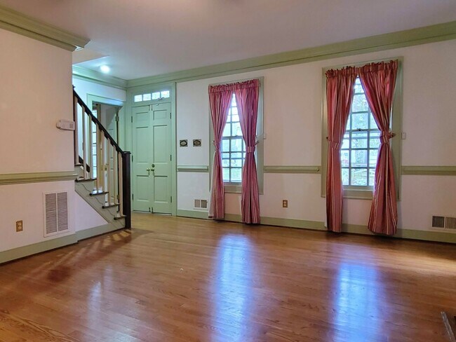 Photo - 3 BR, 2.5 BA in Crown Grant