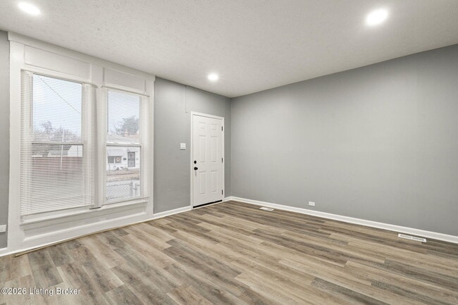 Photo - 2222 Duncan St