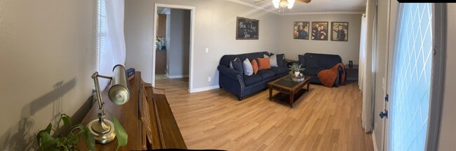 Photo - 402 Scott St