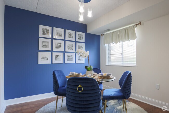 2BR, 2BA - 1,050SF