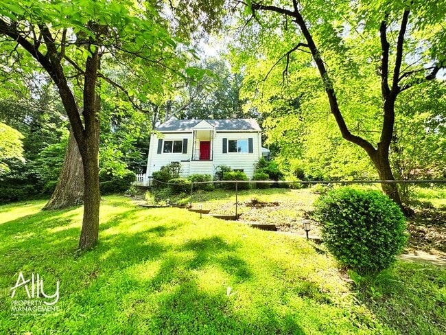 Photo - 722 McIntire Rd