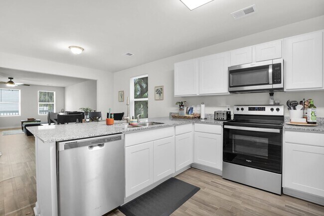 Photo - Bright and Airy 3-Bedroom Retreat with Dec...