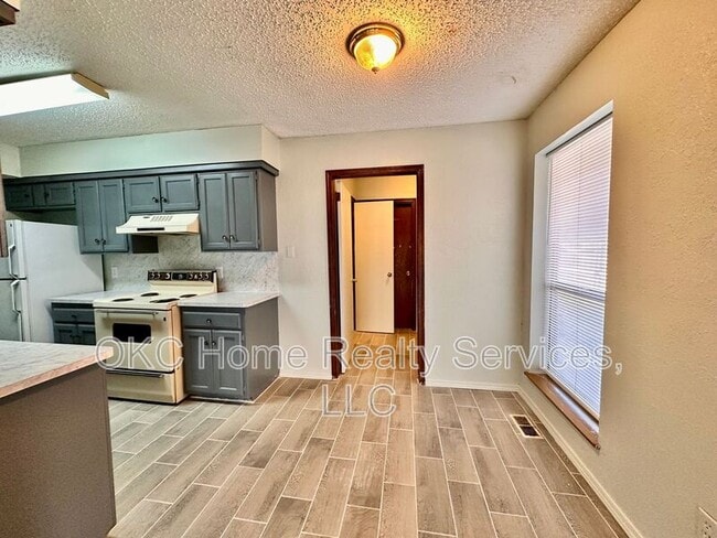 Photo - 8712 Rayburn Ave