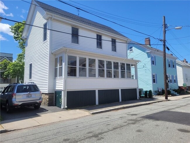 Building Photo - 11-11 Byrnes St Rental