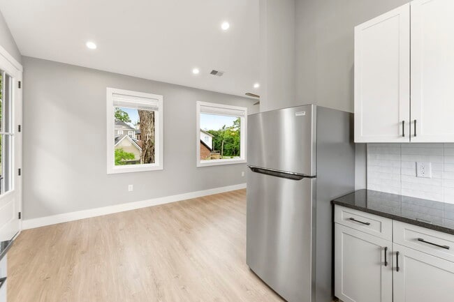 Building Photo - Medford Mews, Carriage House 317 Unit D