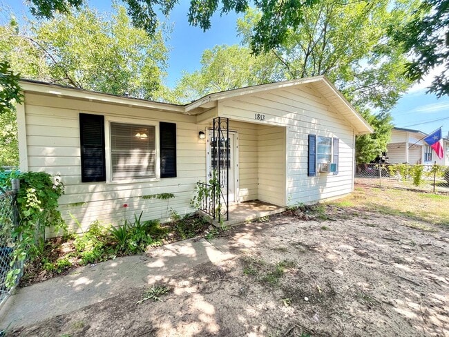 Building Photo - 1813 Wayne St