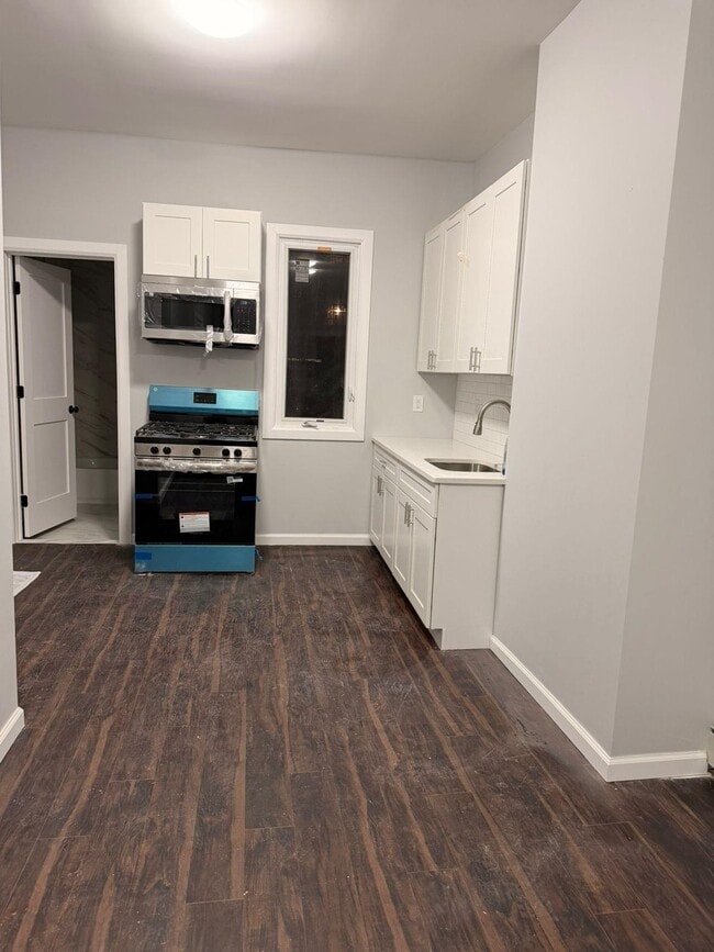 Building Photo - 906 Summit Ave Unit 2R